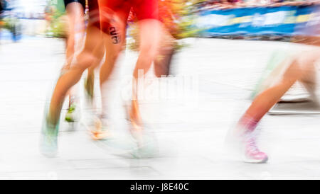 Madrid, Spagna. 28 Maggio, 2017. Gli atleti eseguire durante l'ITU Triathlon World Cup Madrid 2017 il 28 maggio 2017 a Madrid, Spagna. Credito: David Gato/Alamy Live News Foto Stock