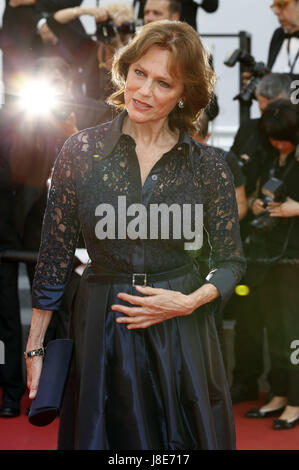 Cannes, Francia. 27 Maggio, 2017. Jacqueline Bisset frequentando il 'D'après une histoire vraie/basato su una storia vera" premiere durante il settantesimo Cannes Film Festival presso il Palais des Festivals il 27 maggio 2017 a Cannes, Francia | Utilizzo di credito in tutto il mondo: dpa/Alamy Live News Foto Stock