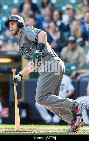 Milwaukee, WI, Stati Uniti d'America. 27 Maggio, 2017. Arizona Diamondbacks primo baseman Paolo Goldschmidt #44 in azione durante il Major League Baseball gioco tra il Milwaukee Brewers e l'Arizona Diamondbacks a Miller Park di Milwaukee, WI. John Fisher/CSM/Alamy Live News Foto Stock