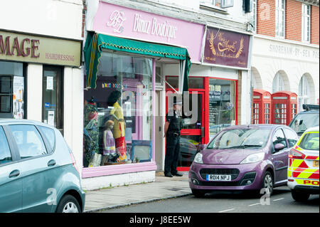 Shoreham dal mare, Sussex, Regno Unito. 29 Maggio, 2017. Scene in Shoreham dal mare, Sussex, Regno Unito ritiene di essere il luogo in cui un arresto è stata fatta in collegamento agli attacchi terroristici in Manchester. L'indirizzo continua ad essere cercato. Credito: Darren Cool/Alamy Live News Foto Stock