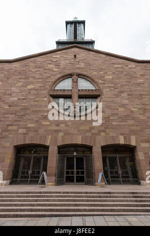 STUTTGART, Germania - 01 Marzo 2017: San Pietroburgo Eberhard's Cathedral - una chiesa della diocesi Cattolica Romana di Rottenburg-Stuttgart. Foto Stock