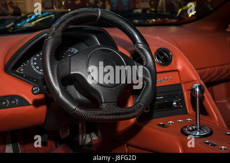 Stoccarda, Germania - MARZO 04, 2017: Interno della supercar Lamborghini Murcielago, 2004. In Europa il più grande classico auto exhibition 'retrò classici' Foto Stock