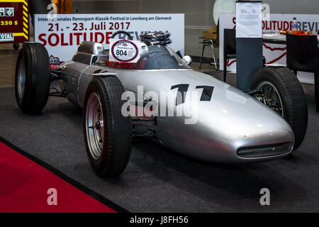 Stoccarda, Germania - MARZO 04, 2017: Formula One racing car Porsche 804, 1962. In Europa il più grande classico auto exhibition 'retrò classici' Foto Stock