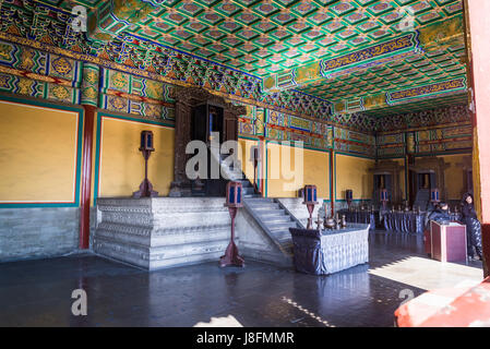 Altare con ritualismo utensili, Salone Imperiale del cielo, il Magazzino celeste, il Tempio del Cielo a Pechino, Cina Foto Stock