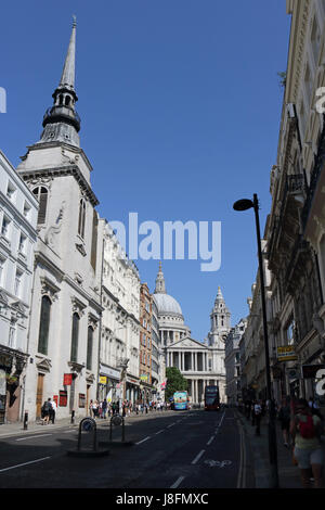 Saint Paul Cathedral alla fine di Fleet Street Londra Inghilterra REGNO UNITO Foto Stock