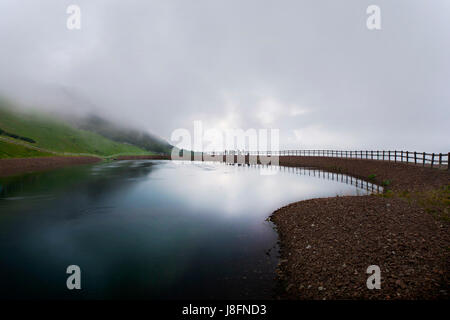 Il lago in l'avventura parco tematico sulla Steinplatte Montagna in Waidring,Tirolo, Austria. Foto Stock