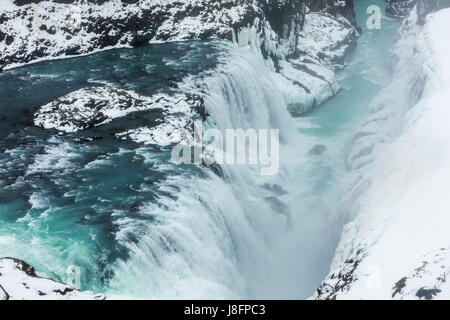 Famosa Gullfoss è uno delle più belle cascate in Islanda. È situato a sud dell'Islanda. Foto Stock