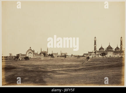 Vista in lontananza la bara Imambara complessa, Lucknow nel 1862 Foto Stock