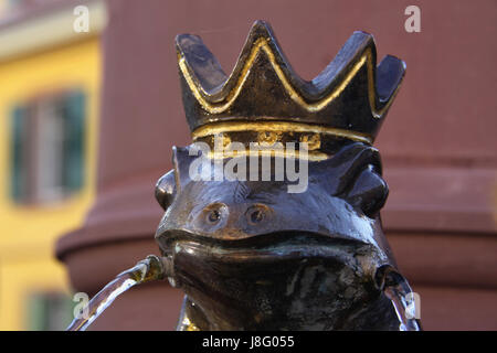 Rana, corona, gargoyle, imperatore, re, scultura, rana, fiaba, fontana, Foto Stock