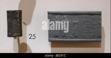 Cilindro inscritto guarnizione con scena di presentazione, periodo antico babilonese, c. 2000 1600 BC Harvard Museo semitica Cambridge, MA DSC06187 Foto Stock