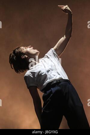 Christine e il Queens eseguire durante il secondo giorno della BBC Radio 1's Big Weekend a Burton Constable Hall, Burton Constable, Skirlaugh in Hull. Foto Stock