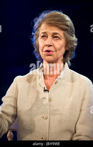 Charlotte Rampling attore parlando della sua carriera sostituta & iscritto a Hay Festival della letteratura e delle Arti 2017 Hay-on-Wye Powys Wales UK Foto Stock