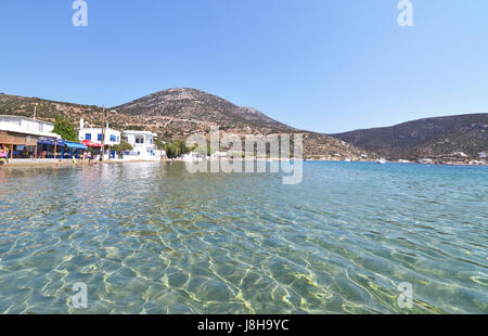 Vathi spiaggia a Sifnos Island Isole Cicladi Grecia Foto Stock