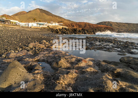 Schwarzer Strand bei El Golfo, Insel Lanzarote, Kanarische isole, Spanien | spiaggia nera a El Golfo, Lanzarote, Isole Canarie, Spagna Foto Stock