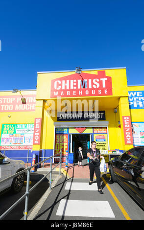 La vetrina della farmacia magazzino, uno sconto farmacia store, Shellharbor, Nuovo Galles del Sud, NSW, Australia Foto Stock