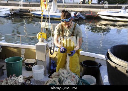 Viareggio (Toscana), località balneare, ritorno dei pescherecci nel Burlamacca porto-canale Foto Stock