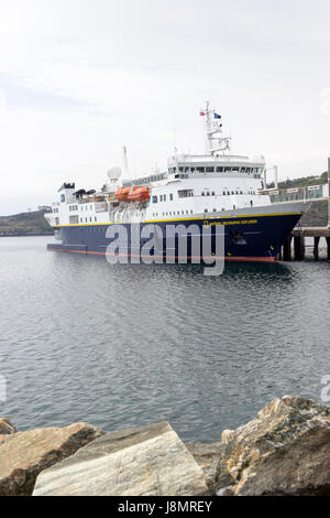 Il National Geographic Explorer nave passeggeri dock a Stornoway Harbour, isola di Lewis, Western Isles, Ebridi Esterne, Scotland, Regno Unito Foto Stock
