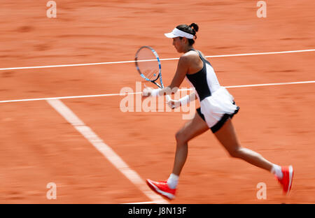 Parigi, Francia. 29 Maggio, 2017. Garbine Muguruza di Spagna compete durante le Donne Singoli Primo turno match con Francesca Schiavone dell Italia a Open di Francia di Tennis Tournament 2017 in Roland Garros, Parigi, Francia il 29 maggio 2017. Credito: Han Yan/Xinhua/Alamy Live News Foto Stock