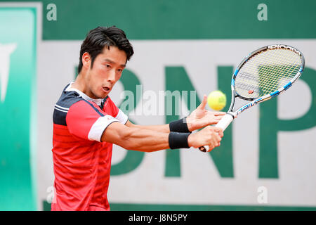 Parigi, Francia. 29 Maggio, 2017. Yuichi Sugita (JPN) Tennis : Yuichi Sugita del Giappone durante gli Uomini Singoli Primo turno match di tennis aperto francese torneo contro Steve Johnson di Stati Uniti d'America al Roland Garros di Parigi, Francia . Credito: AFLO/Alamy Live News Foto Stock