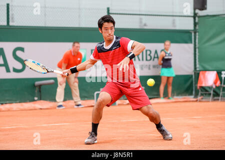 Parigi, Francia. 29 Maggio, 2017. Yuichi Sugita (JPN) Tennis : Yuichi Sugita del Giappone durante gli Uomini Singoli Primo turno match di tennis aperto francese torneo contro Steve Johnson di Stati Uniti d'America al Roland Garros di Parigi, Francia . Credito: AFLO/Alamy Live News Foto Stock