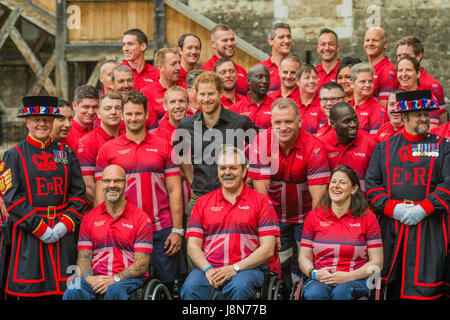 Londra, Regno Unito. Il 30 maggio 2017. Il principe Harry assiste il lancio del team britannico per la Invictus Games Toronto alla Torre di Londra. Londra 30 maggio 2017 Credit: Guy Bell/Alamy Live News Foto Stock