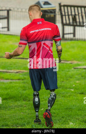 Londra, Regno Unito. Il 30 maggio 2017. Il principe Harry assiste il lancio del team britannico per la Invictus Games Toronto alla Torre di Londra. Londra 30 maggio 2017 Credit: Guy Bell/Alamy Live News Foto Stock