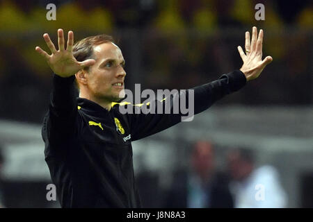 Berlino, Germania. 27 Maggio, 2017. FILE - Dortmund allenatore Thomas Tuchel reagisce durante la DFB Cup match finale tra Eintracht Francoforte e Borussia Dortmund presso lo stadio olimpico di Berlino, Germania, 27 maggio 2017. Foto: Arne Dedert/dpa/Alamy Live News Foto Stock