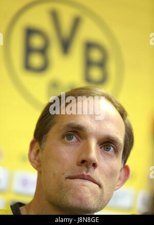 FILE - Borussia Dortmund allenatore Thomas Tuchel, fotografato durante una conferenza stampa presso la formazione motivi a Dortmund, Germania, il 21 aprile 2017. Foto: Ina Fassbender/dpa Foto Stock