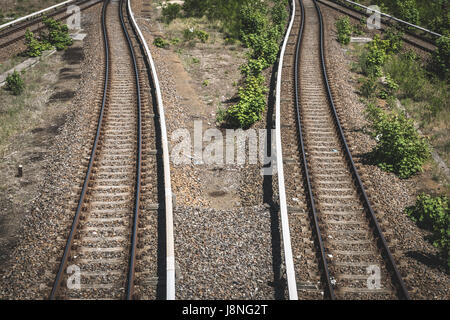 Due modi - rotaie ferroviarie, due ferrovie frazionamento Foto Stock