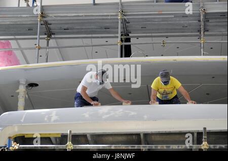 Viareggio (Toscana, Italia), Overmarine cantieri navali, costruzione di grandi yacht di lusso Foto Stock