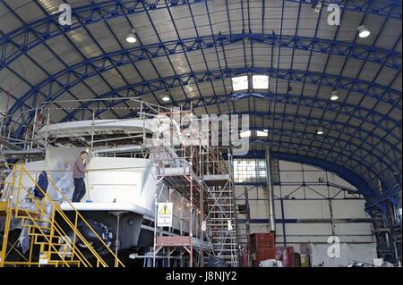 Viareggio (Toscana, Italia), cantieri navali e costruzione di grandi yacht di lusso Foto Stock