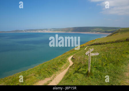 Costa sud-ovest percorso Woolacome Devon England Regno Unito da Croyde in estate Foto Stock