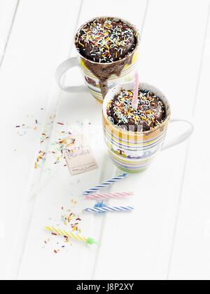 Mug torta "Happy Birthday" (microonde) Foto Stock