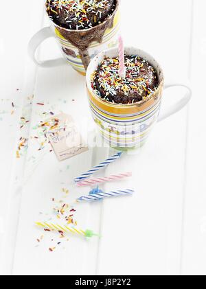 Mug torta "Happy Birthday" (microonde) Foto Stock