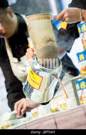 Concorso annuale internazionale di tè di Hong Kong Style (Kam Cha) all'HKCEC ©Jayne Russell/Alamy Stock Foto Foto Stock