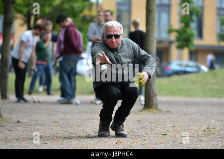 Bocce a Londra. Persone a giocare a bocce in Vauxhall Park, Londra. Foto Stock