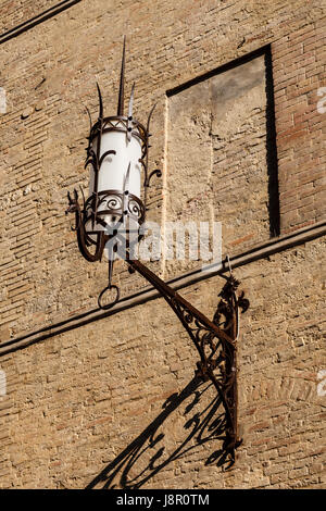 Vecchia Lanterna di ferro a Siena, Toscana, Italia Foto Stock