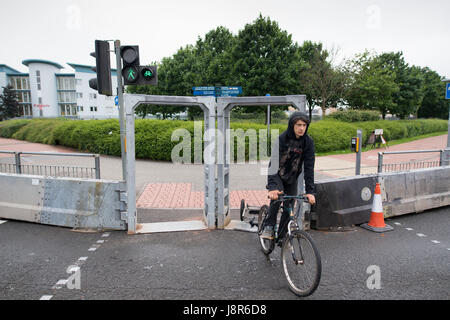 Rafforzate le misure di sicurezza in Cardiff prima della finale di Champions League tra il Real Madrid e la Juventus a Cardiff, nel Galles, UK. Foto Stock