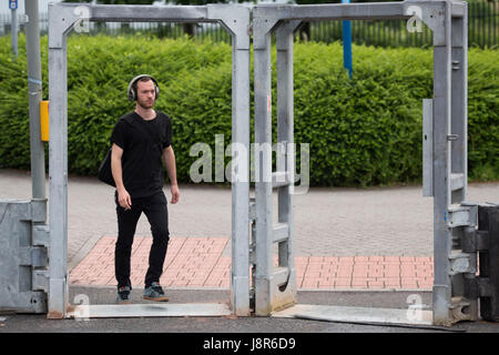 Rafforzate le misure di sicurezza in Cardiff prima della finale di Champions League tra il Real Madrid e la Juventus a Cardiff, nel Galles, UK. Foto Stock