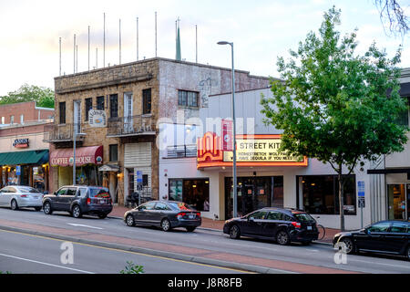 Hillsborough Street presso il campus della North Carolina State University di Raleigh, STATI UNITI D'AMERICA Foto Stock