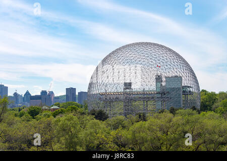 Montreal, CA - 28 Maggio 2017: Skyline di Montreal e della biosfera in primavera Foto Stock
