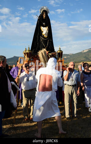 La processione di 'Picaos' durante la croce di settembre. Il Picaos sono una penitenza della religione cristiana, eseguita solo nella città di San Vicent Foto Stock