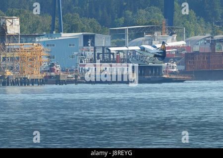 Porto aria idrovolanti de Havilland Canada DHC-3-t Turbo Otter idrovolanti tenendo fuori dal porto di Vancouver Centro di Volo, British Columbia, Canada. Foto Stock