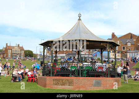 Hunstanton Band Stand e verde, Norfolk, Inghilterra, Regno Unito Foto Stock