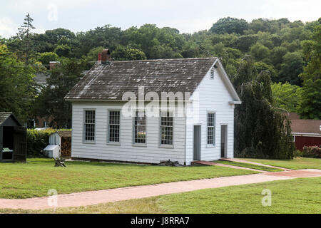 Xix secolo Schoolhouse, Long Island Museum, lo Stony Brook, Brookhaven, New York, Stati Uniti, America del Nord Foto Stock