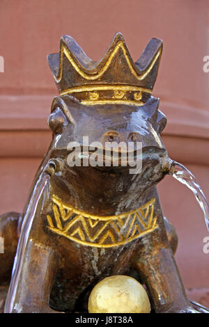 Rana, corona, gargoyle, imperatore, re, oro-ball, scultura, rana, fiaba, Foto Stock