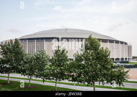 Usato per essere la Settima meraviglia del mondo, ormai invecchiato e abbandonato lo stadio NFL Astro cupola, Houston, Texas, Stati Uniti d'America. Foto Stock