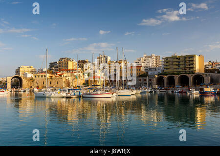 Il vecchio porto veneziano in Heraklion, Creta, Grecia. Foto Stock