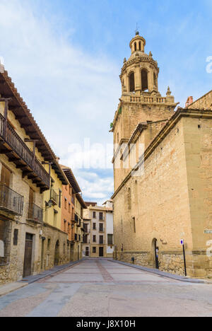 Il XVII secolo ex collegiata di Santa María la Mayor nella vecchia città di Rubielos De Mora in Gúdar Javalambre-regione, Teruel Aragona, Spagna Foto Stock