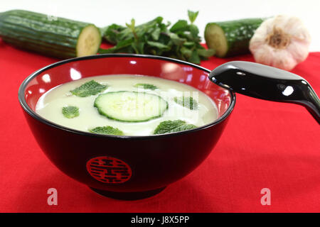 Asian ghiacciato zuppa di cetriolo Foto Stock